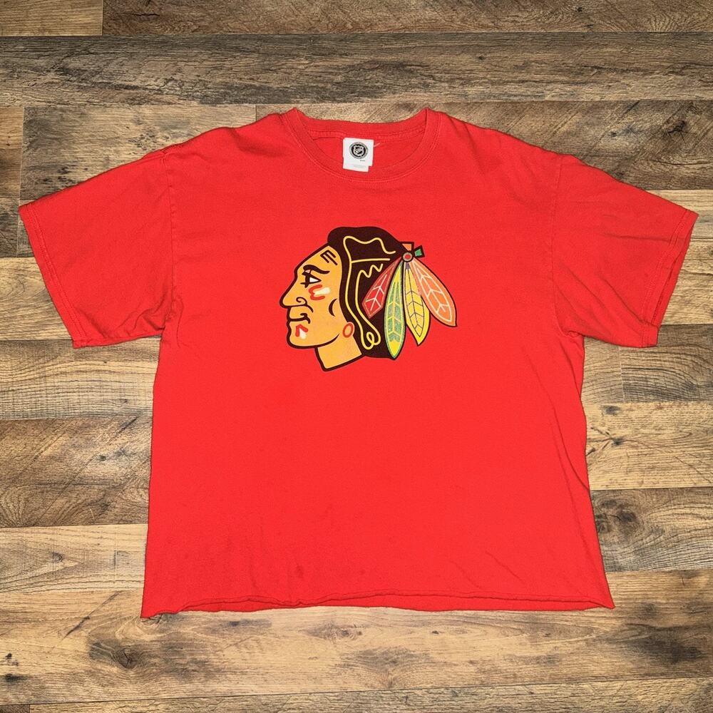 NHL Officially Licensed Chicago Blackhawks Team Logo T Shirt Size Large‎ Cropped